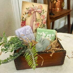 Vintage box vignette